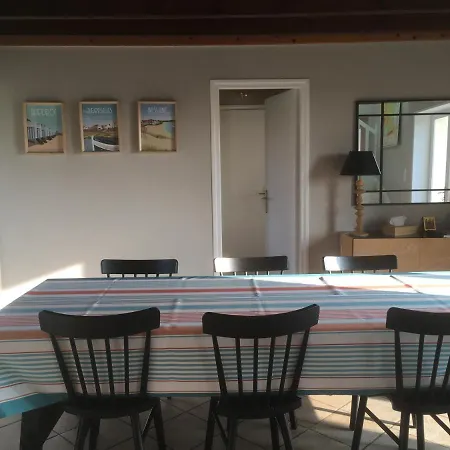 Semesterbostad La Roseauliere